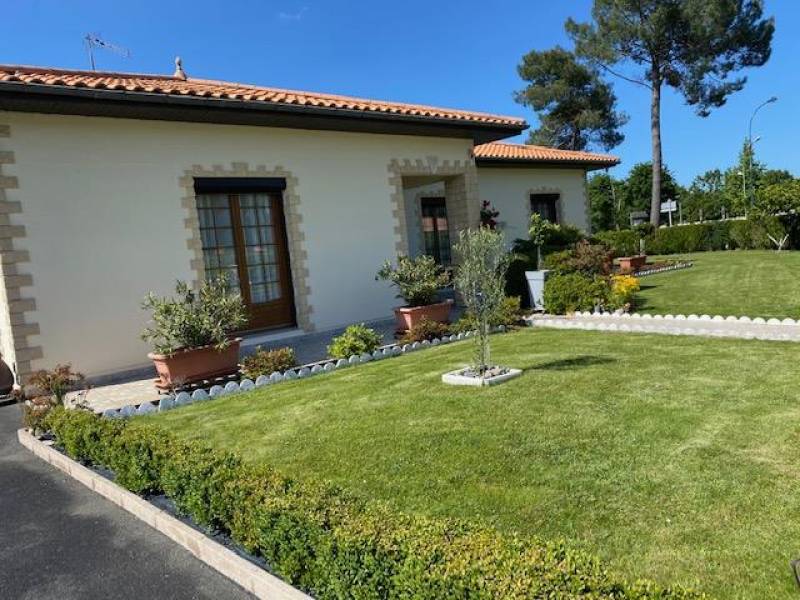 Maison plain-pied d'environ 150m², 4 chambres, jardin et Piscine, Le Barp