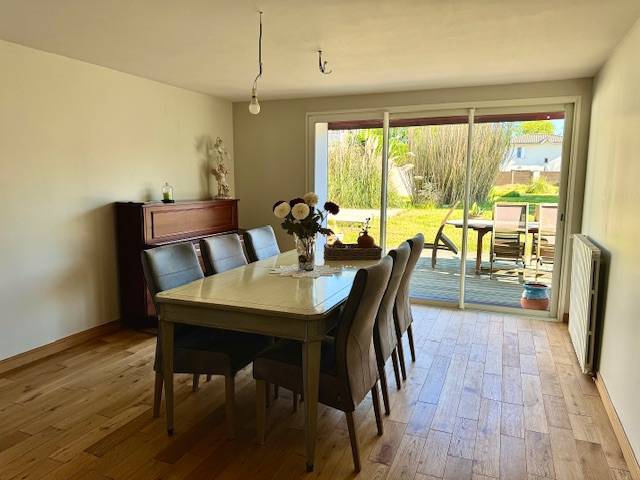 Maison à étage avec 4 chambres et 1400m² de jardin