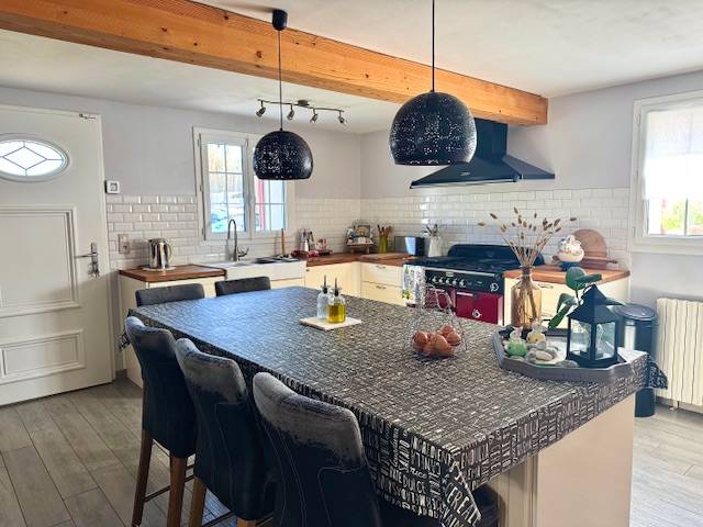 Maison à étage avec 4 chambres et 1400m² de jardin