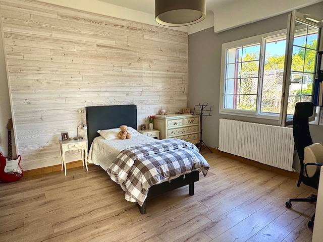 Maison à étage avec 4 chambres et 1400m² de jardin