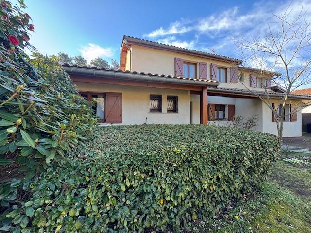 Cestas réjouit maison à étage, 5 chambres avec 1350m² ardin et garage