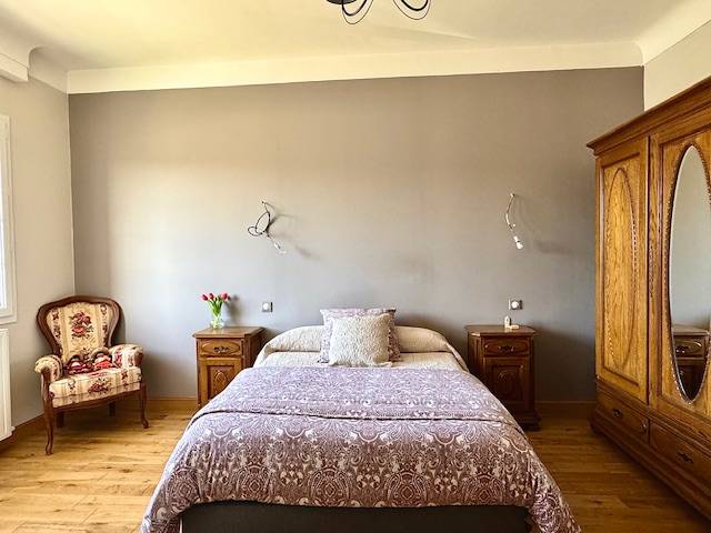 Maison à étage avec 4 chambres et 1400m² de jardin