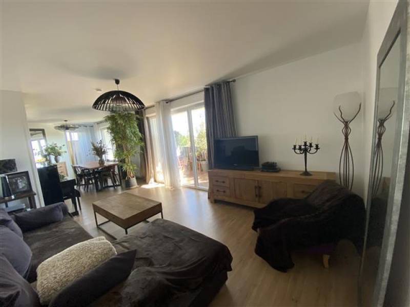 BRUGES, appartement de type 3 de 83m², grand balcon et 1 place de parking