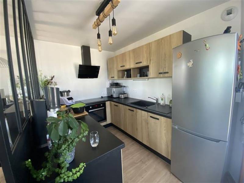 BRUGES, appartement de type 3 de 83m², grand balcon et 1 place de parking