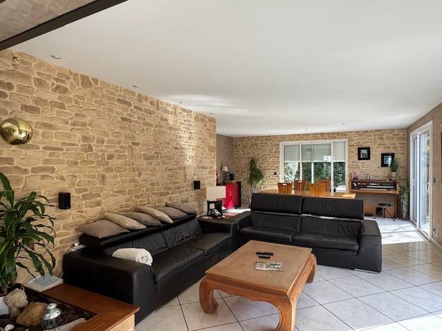 PESSAC le monteil, maison individuelle à étage  4 chambres sur 476m²
