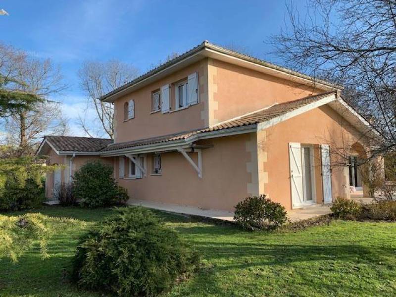 maison traditionnelle à étage avec 4 chambre a vendre sur cestas