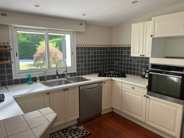 CESTAS Gazinet, Villa d'environ 154m², 4 chambres, dépendance et parcelle de 713m² avec piscine