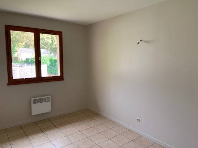 LE BARP, maison individuelle de plain-pied, 94m², 3 chambres, bureau et jardin avec piscine