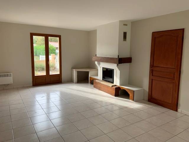 LE BARP, maison individuelle de plain-pied, 94m², 3 chambres, bureau et jardin avec piscine