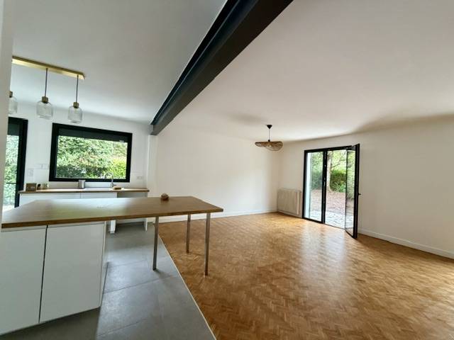CESTAS réjouit, maison individuelle à étage de 156m² avec 4 chambres, jardin et garage