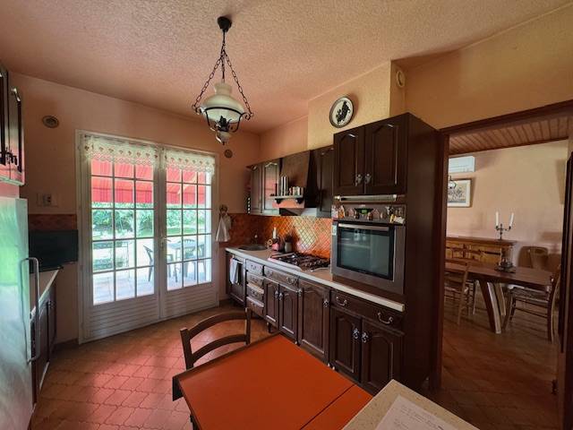 CESTAS réjouit, maison individuelle à étage de 187m² avec 5 chambres, jardin et garage