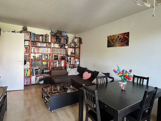 A PIED DU TRAM VILLE DE MERIGNAC