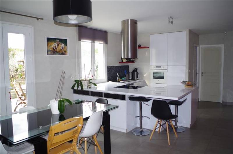 Maison individuelle de plain pied cestas Bourg plain-pied de 106m², 3 chambres, garage sur parcelle de 835m²