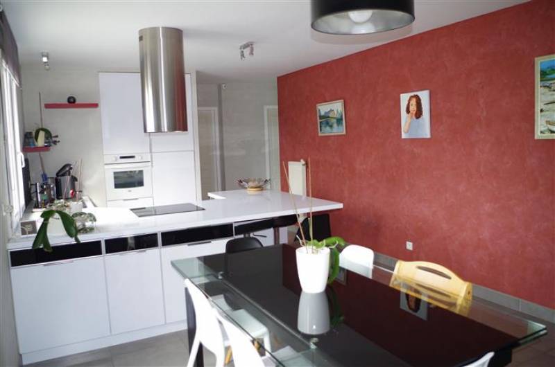 Maison individuelle de plain pied cestas Bourg plain-pied de 106m², 3 chambres, garage sur parcelle de 835m²