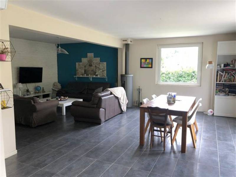 LA BREDE, maison familiale sur sous-sol complet, d'environ 197m², 5 chambres, garage et parcelle de 2994m²