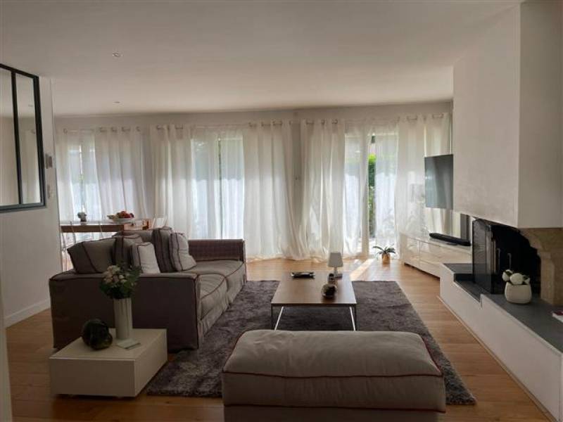 CESTAS Gazinet, maison de plain-pied 120m², 4 chambres, piscine et dépendance