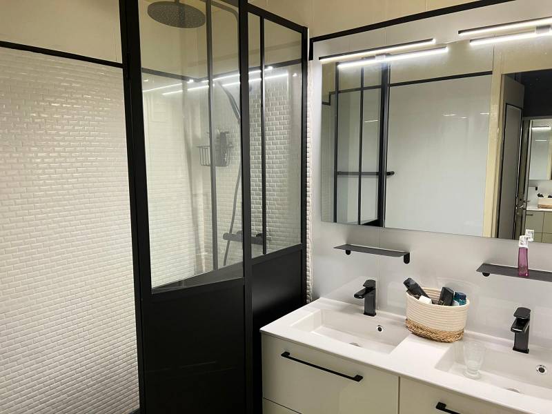 LEOGNAN, au calme, maison de plain-pied de 82m², mitoyenne d'un côté, 2 chambres et parcelle de 259m²