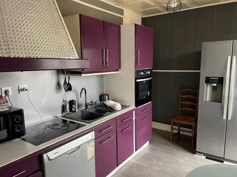 LEOGNAN, au calme, maison de plain-pied de 82m², mitoyenne d'un côté, 2 chambres et parcelle de 259m²