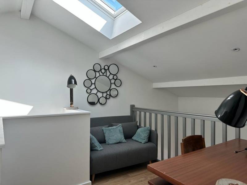 BEGLES, aux portes de Bordeaux, maison T4 à étage entièrement rénovée de 97.73m², jardinet avec 2 places de parking