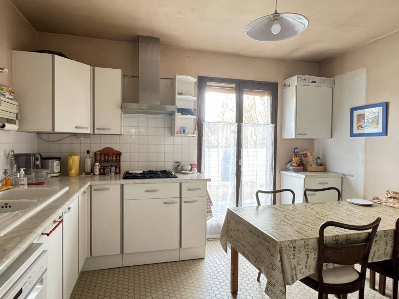 CESTAS bourg, maison individuelle de plain-pied de 130m² avec 5 chambres, jardin et garage