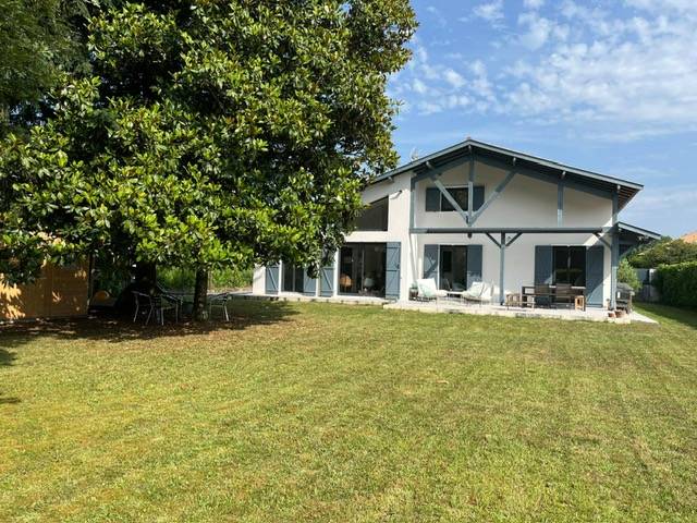 Landaise à étage avec 4 chambres sur 929m² de terrain