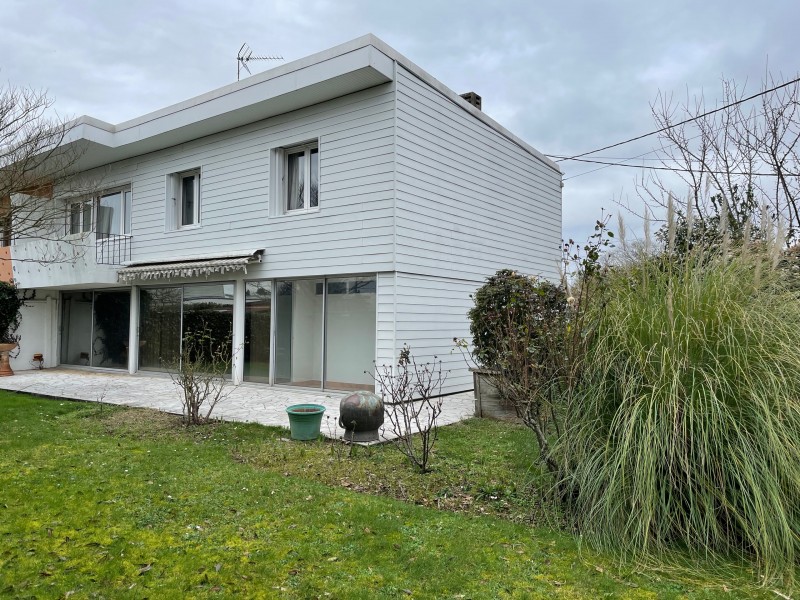 Terrain avec maison  sur PESSAC