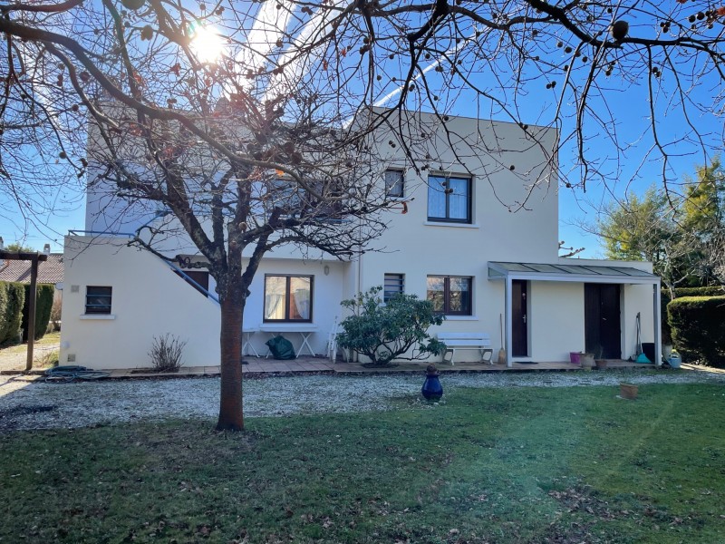 CESTAS Gazinet, maison d'architecte d'environ 142m², garage et parcelle de 1016m²