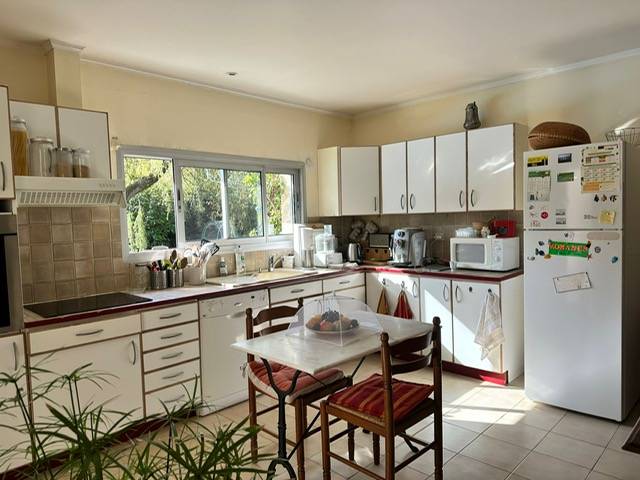 CESTAS proche du bourg maison à étage, 5 chambres sur 1221m² avec piscine