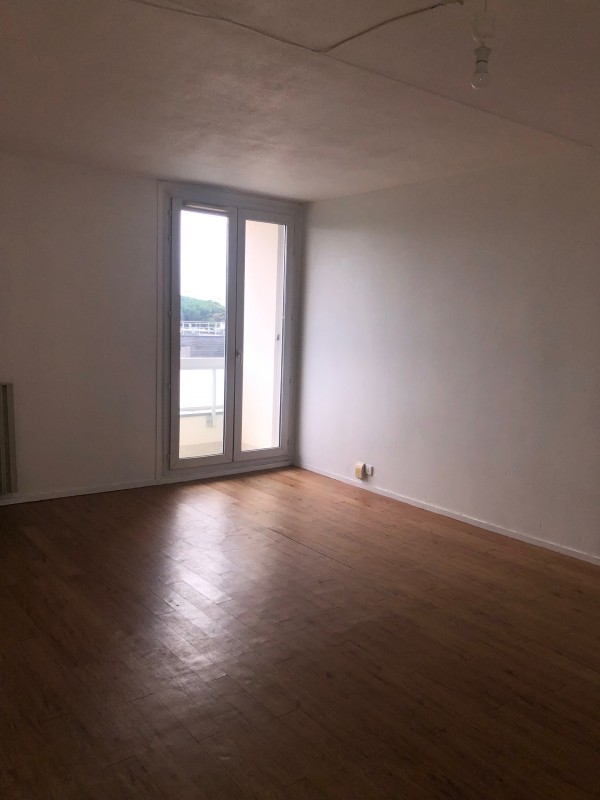 GRADIGNAN, appartement T2 de 44.73m² avec balcon, parking