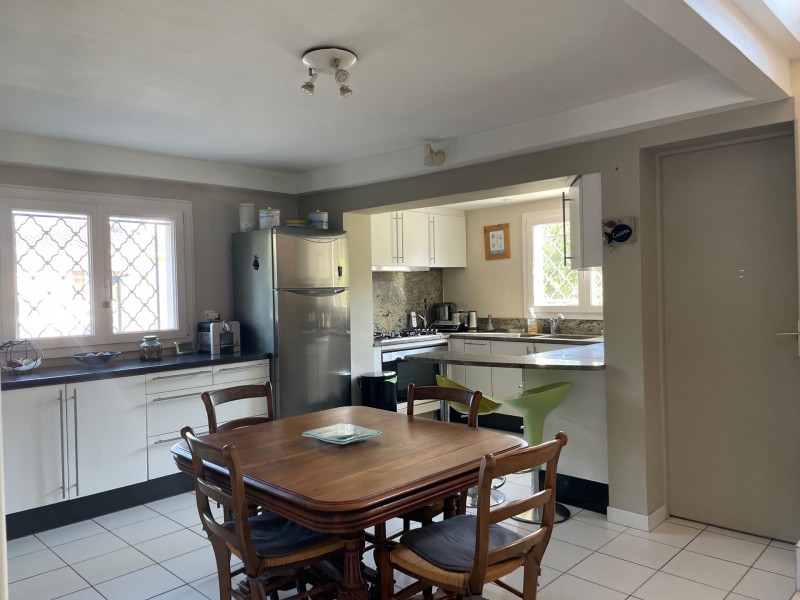 CESTAS, Maison 230m², 6 chambres sur  2970m² avec piscine