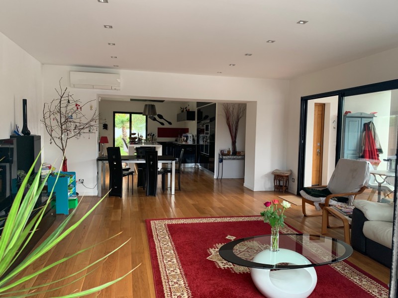 Maison 4 chambres et studio sur parcelle de 1056m² avec piscine, CESTAS