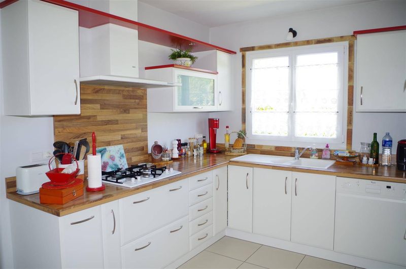 Maison plain pied 140m² sur 929m² de terrain avec piscine CESTAS BOURG