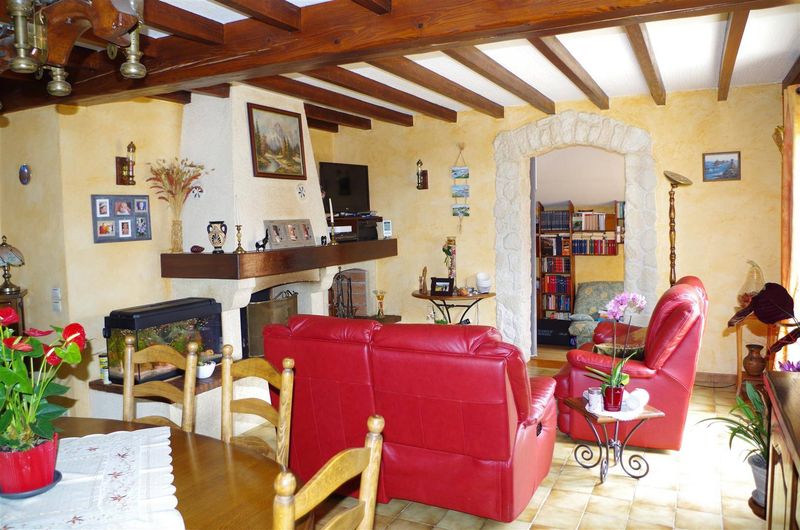 CESTAS REJOUIT, maison de plain pied, 110m², 3 chambres+ bureau, garage sur 816m² de parcelle avec piscine