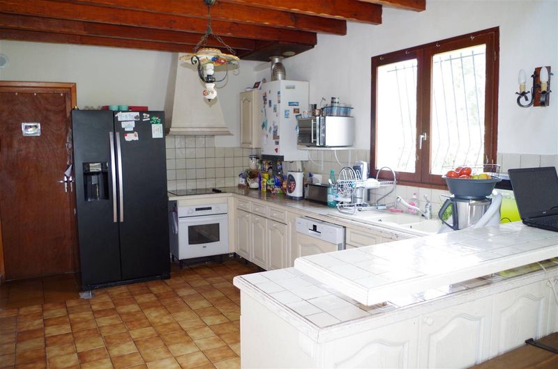 Maison de 128m², 3 chambres, garage sur 1267m² de parcelle sur CESTAS BOURG.