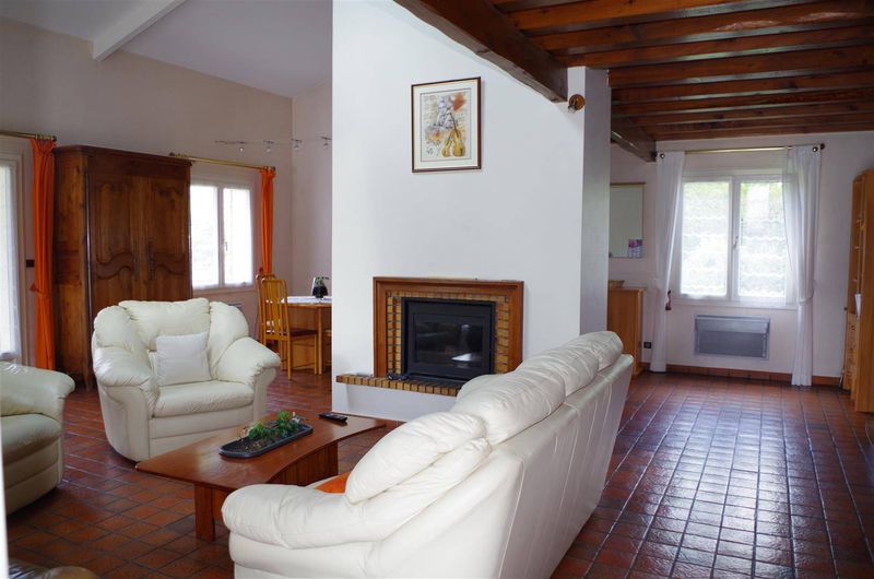 maison a etage a la vente proche leognan