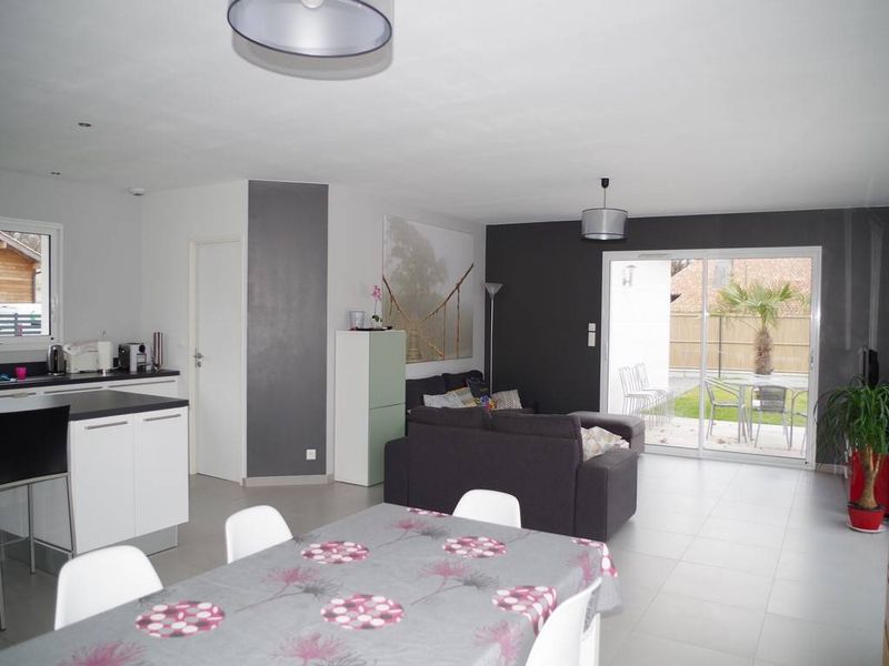 Maison neuve, 160m², 5 chambres sur 850m² avec piscine CESTAS BOURG