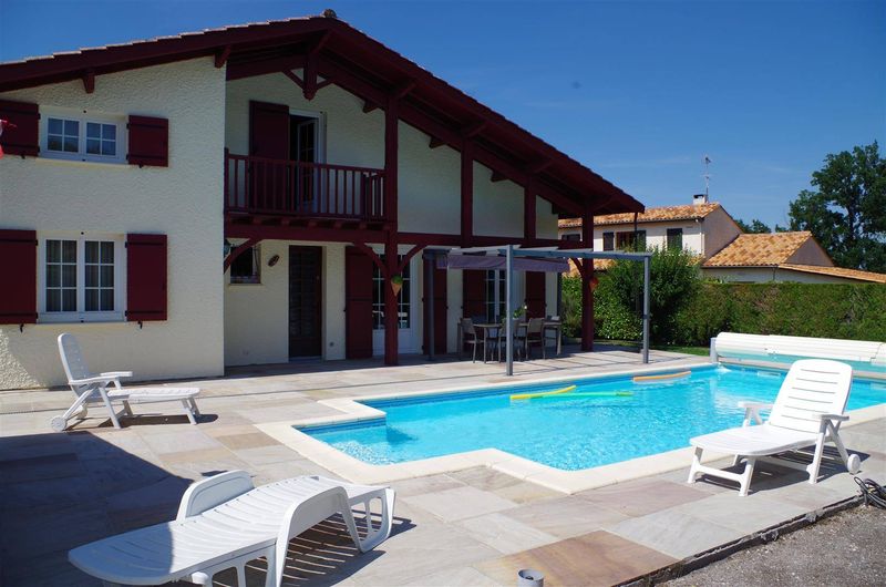 A acheter maison landaise de 131m², 5 chambres sur 842m² de parcelle avec piscine et garage CESTAS