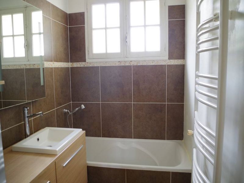 Maison 150m², 5 chambres, garage sur 1275m² de terrain LEOGNAN CENTRE