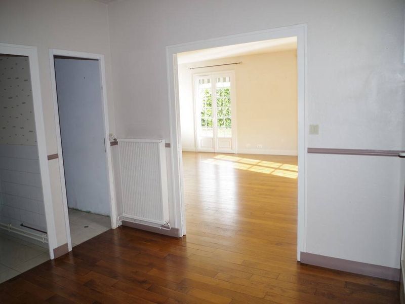 maison avec nombreuses chambres leognan