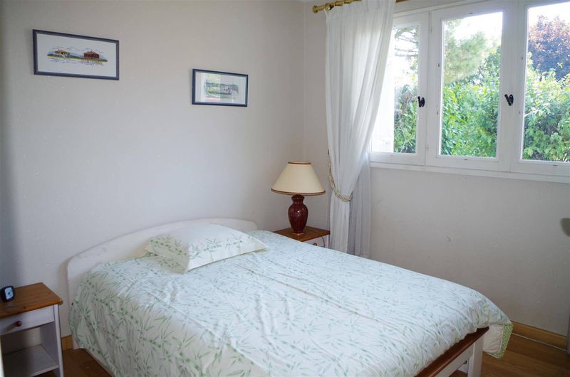 Maison à étage, 4 chambres sur 604m² de jardin avec garage sur GRADIGNAN