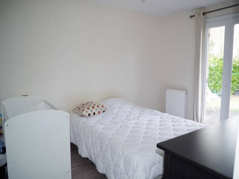 Maison de plain pied, 83m², 2 chambres, garage sur 610m² CESTAS BOURG