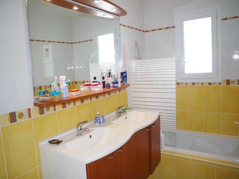 Maison 130m², 4 chambres sur 892m² de jardin avec piscine et garage PESSAC TOCTOUCAU