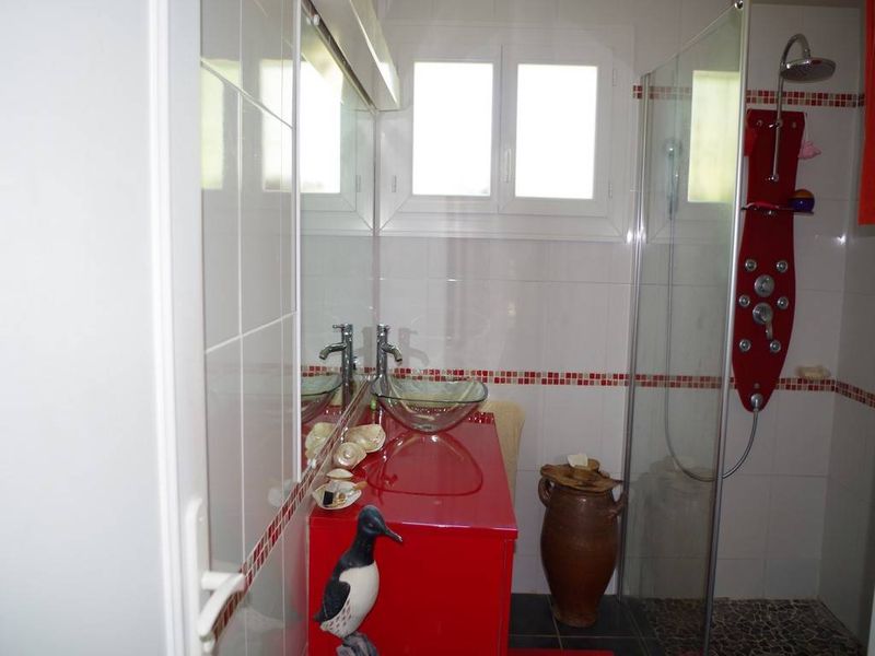 Maison 180m², 3 chambres sur 2372m² avec piscine et double garage sur CESTAS REJOUIT