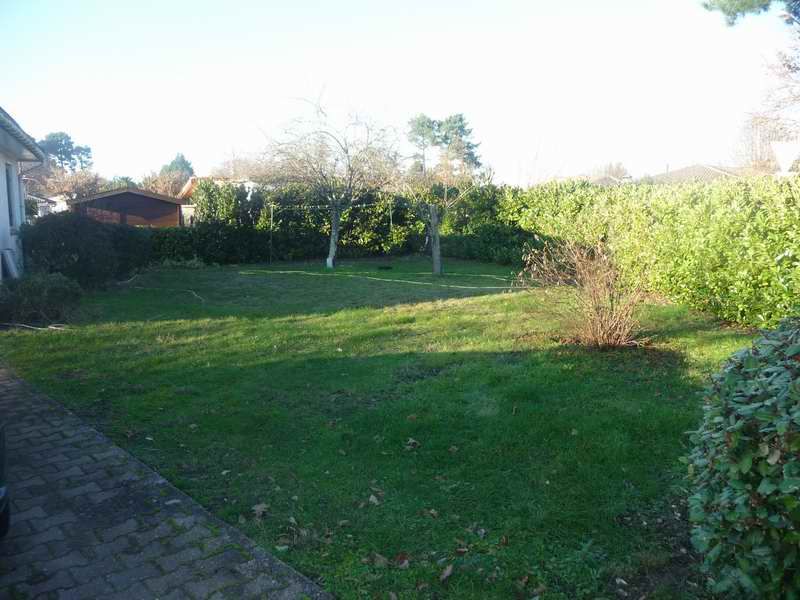 VENDU PAR NOTRE AGENCE Maison 110m² garage 989m² avec piscine CESTAS BOURG