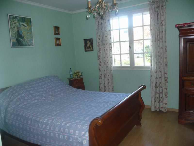 VENDU PAR NOTRE AGENCE Maison 110m² garage 989m² avec piscine CESTAS BOURG