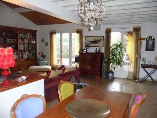 MAISON A ETAGE 5 CHAMBRES CANEJAN BOURG