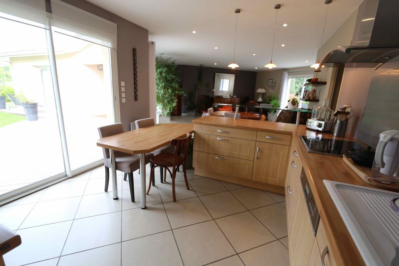 Contemporaine, 140m², 4 chambres sur 800m² sur LEOGNAN